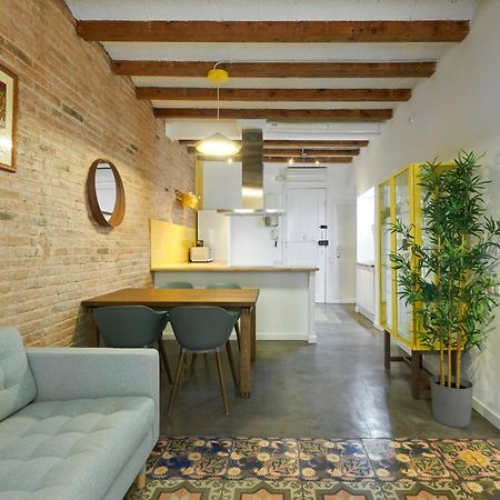 64 Apartment In A Typical Barcelona'S Old Building Buitenkant foto