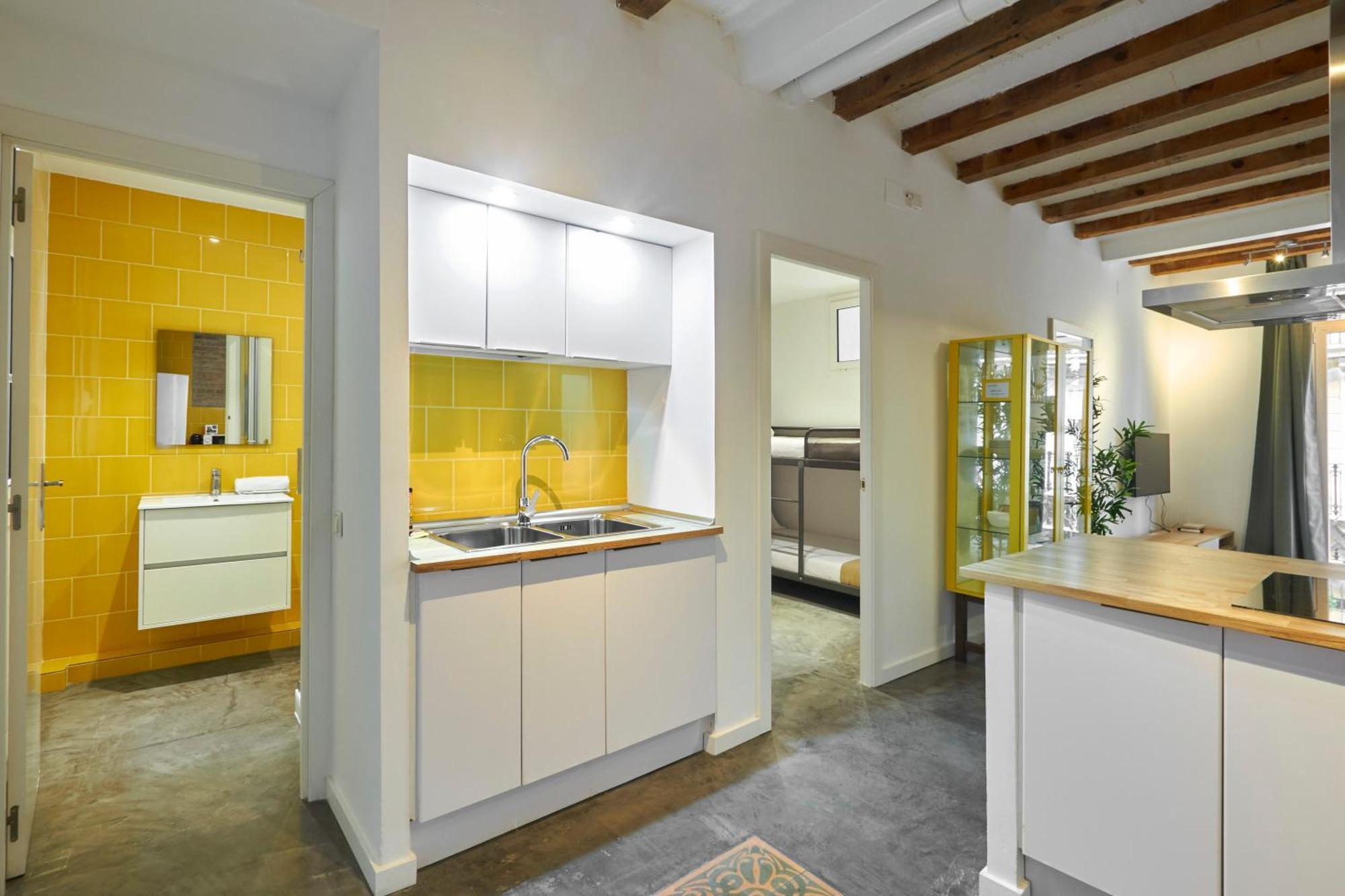 64 Apartment In A Typical Barcelona'S Old Building Buitenkant foto