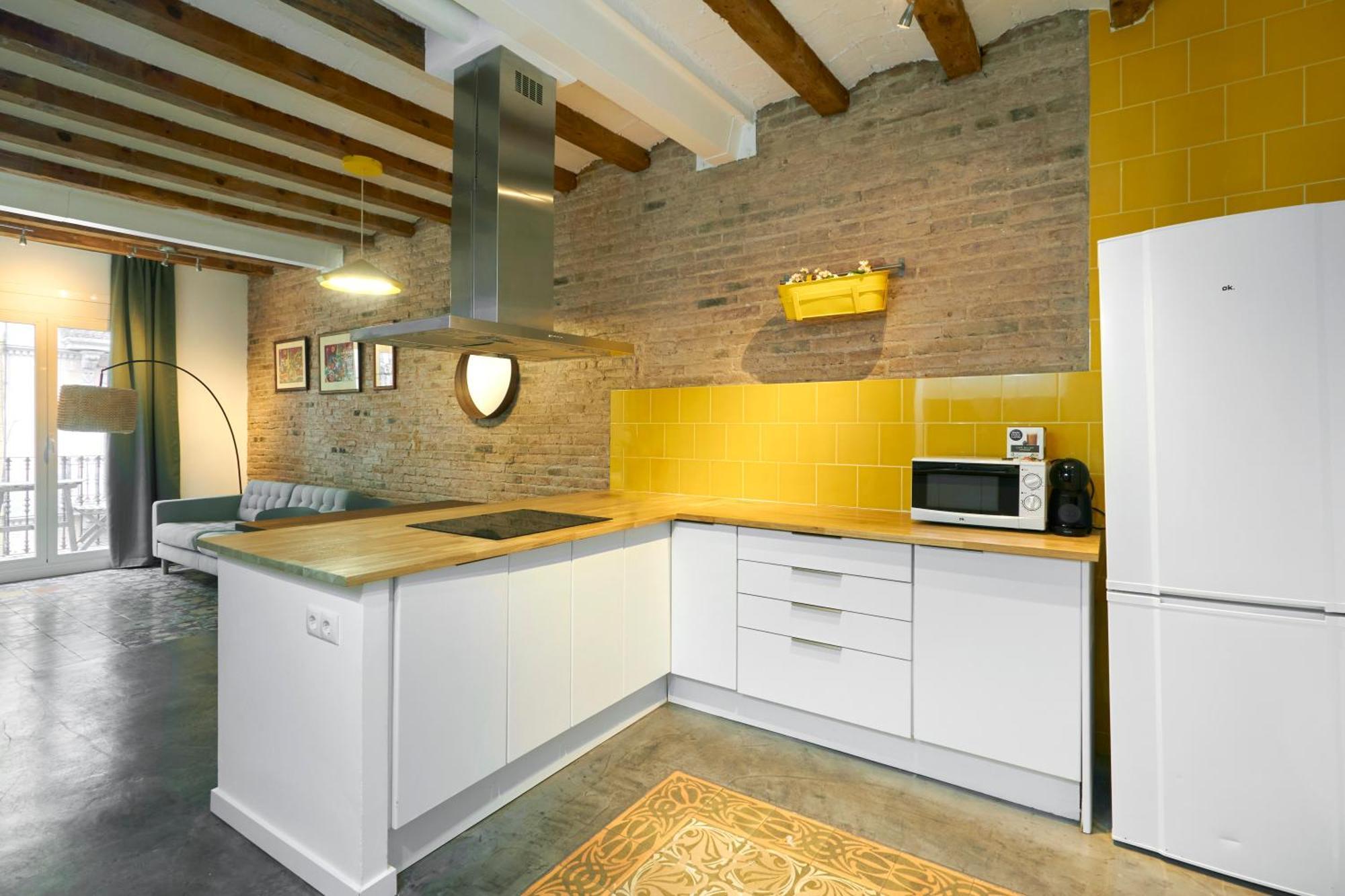 64 Apartment In A Typical Barcelona'S Old Building Buitenkant foto