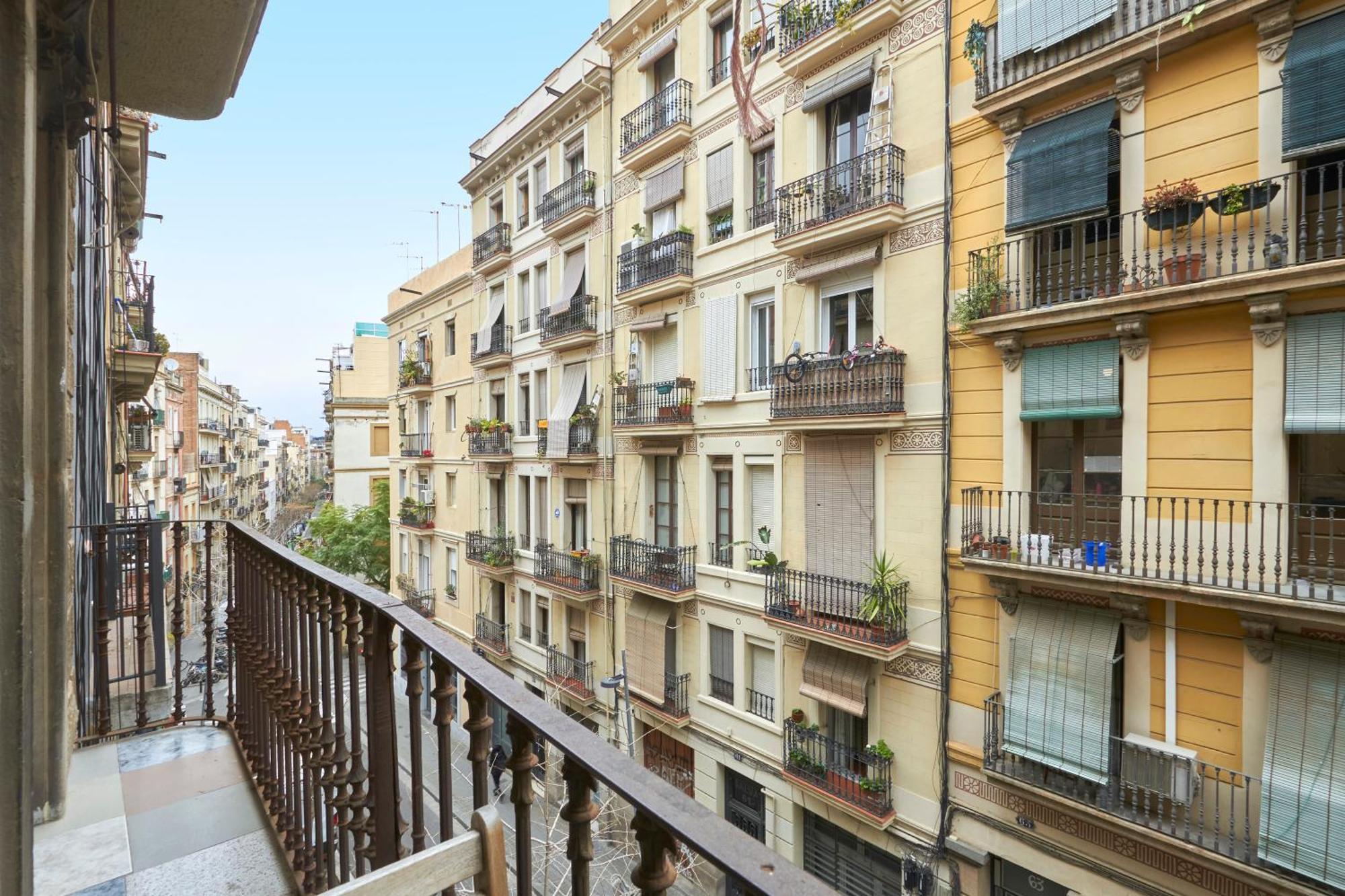 64 Apartment In A Typical Barcelona'S Old Building Buitenkant foto